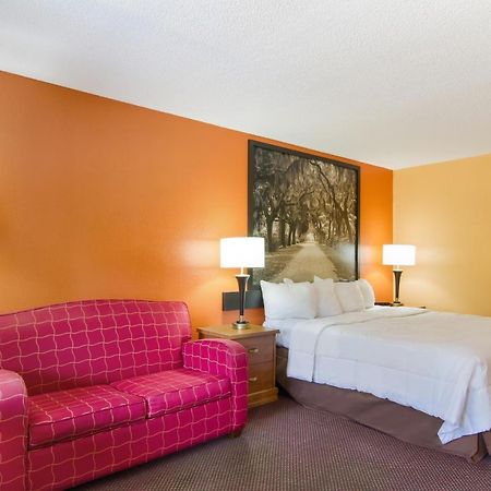 Americas Best Value Inn Дариен Екстериор снимка