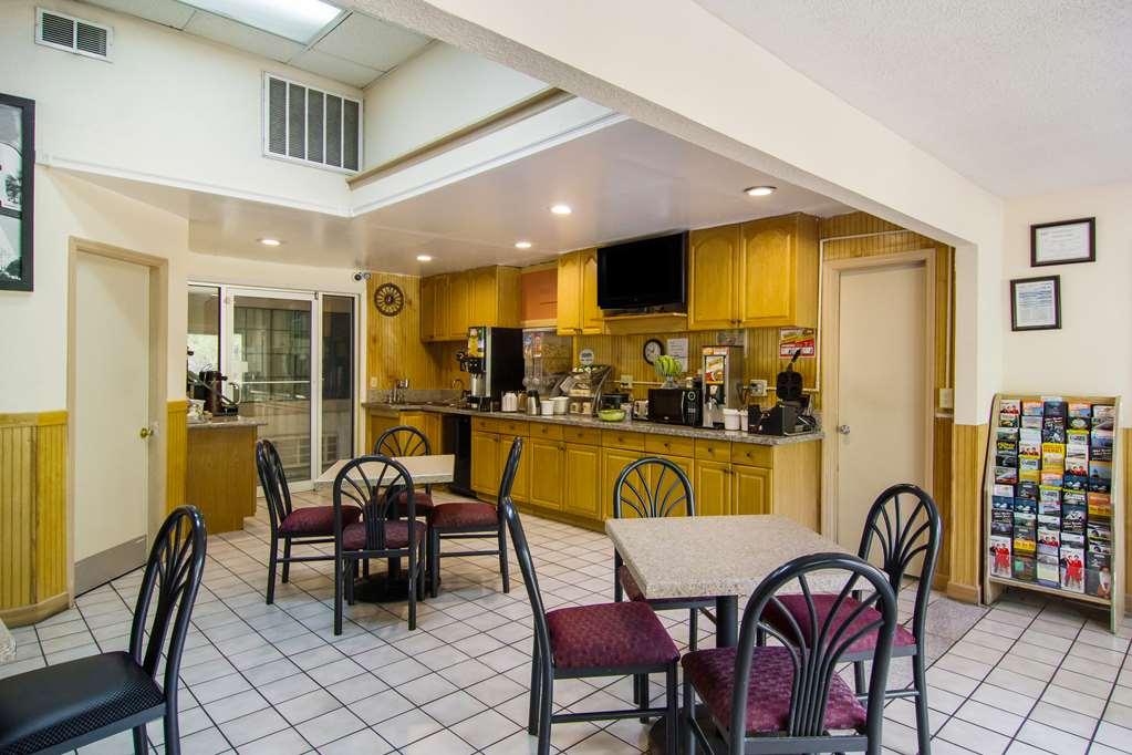 Americas Best Value Inn Дариен Екстериор снимка