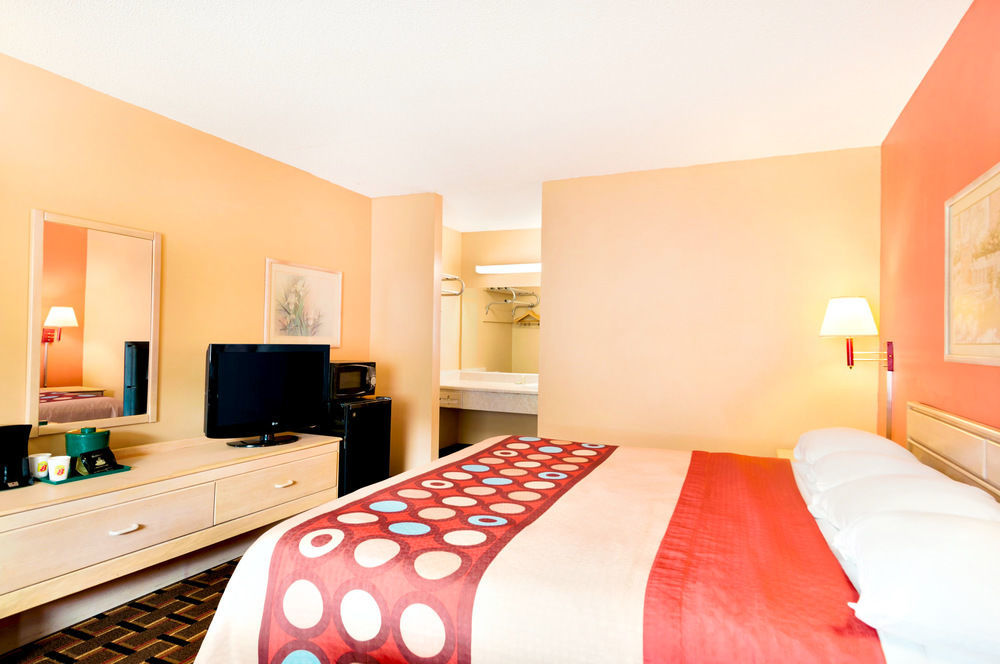 Americas Best Value Inn Дариен Екстериор снимка