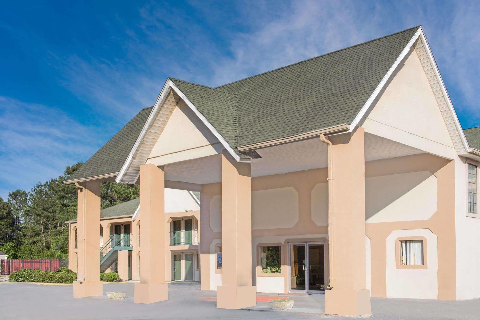 Americas Best Value Inn Дариен Екстериор снимка