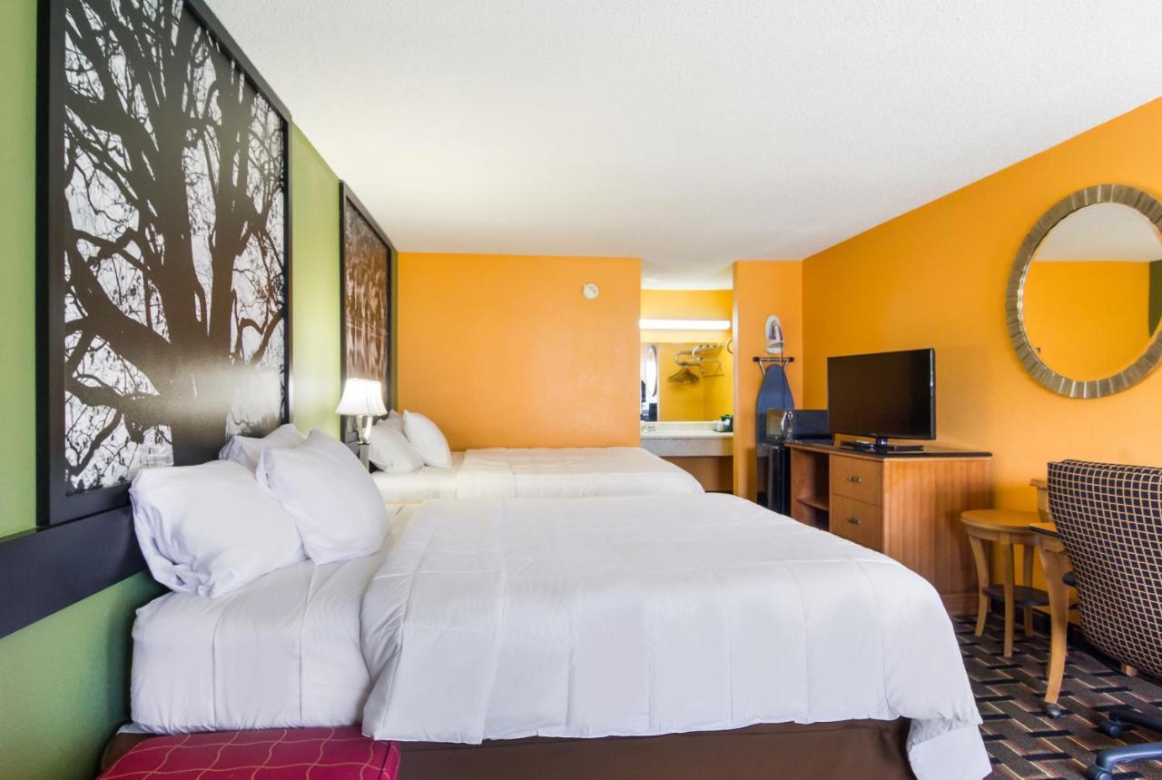 Americas Best Value Inn Дариен Екстериор снимка