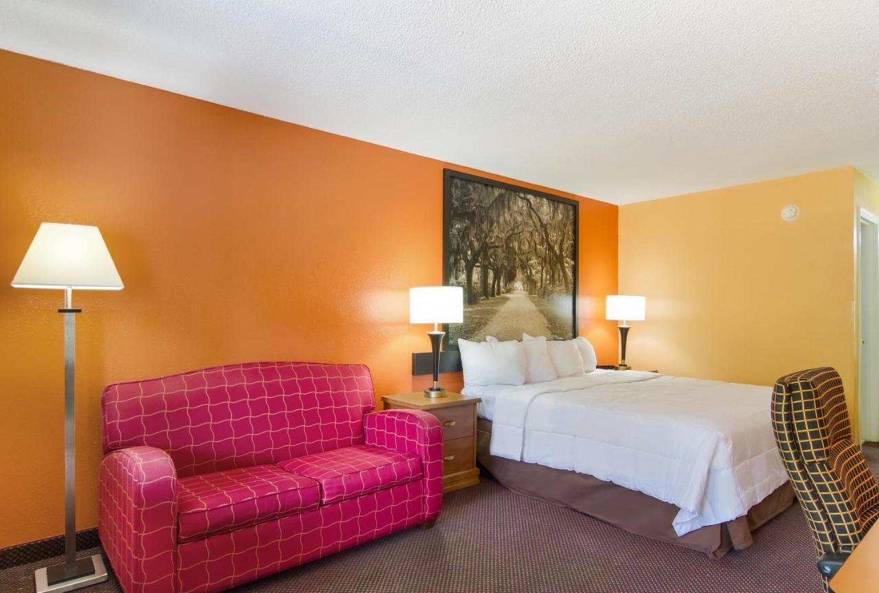 Americas Best Value Inn Дариен Екстериор снимка