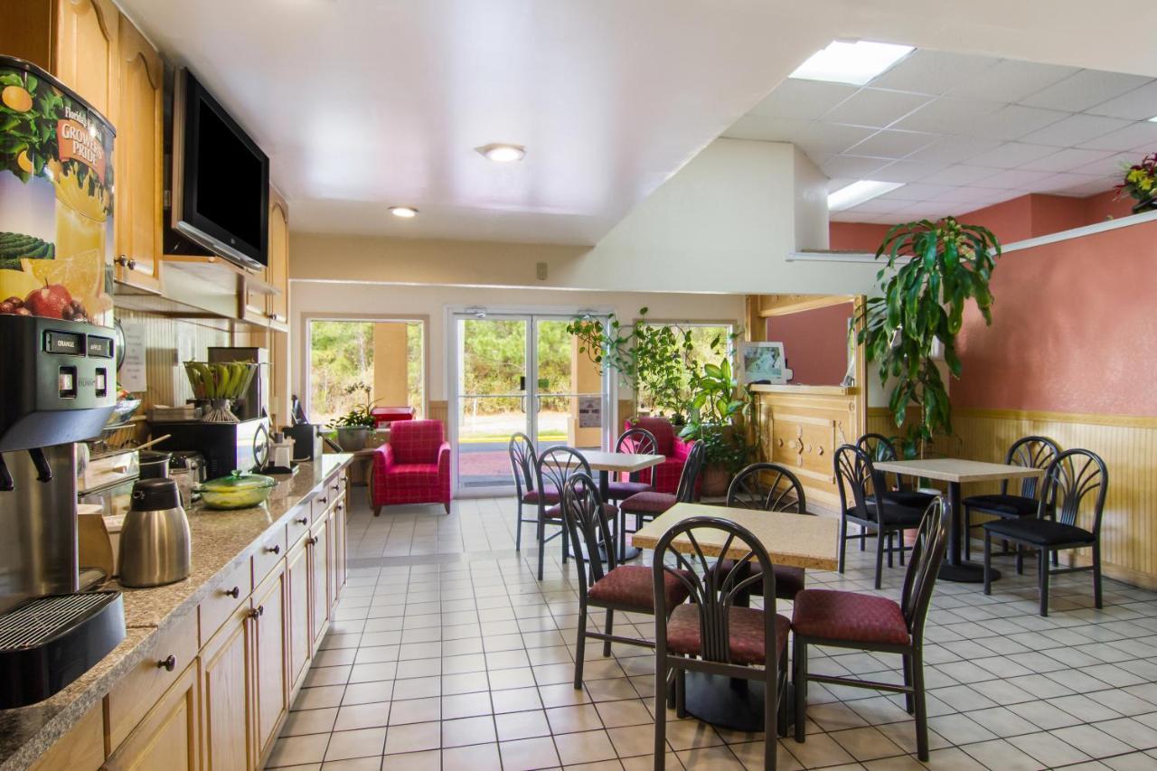 Americas Best Value Inn Дариен Екстериор снимка