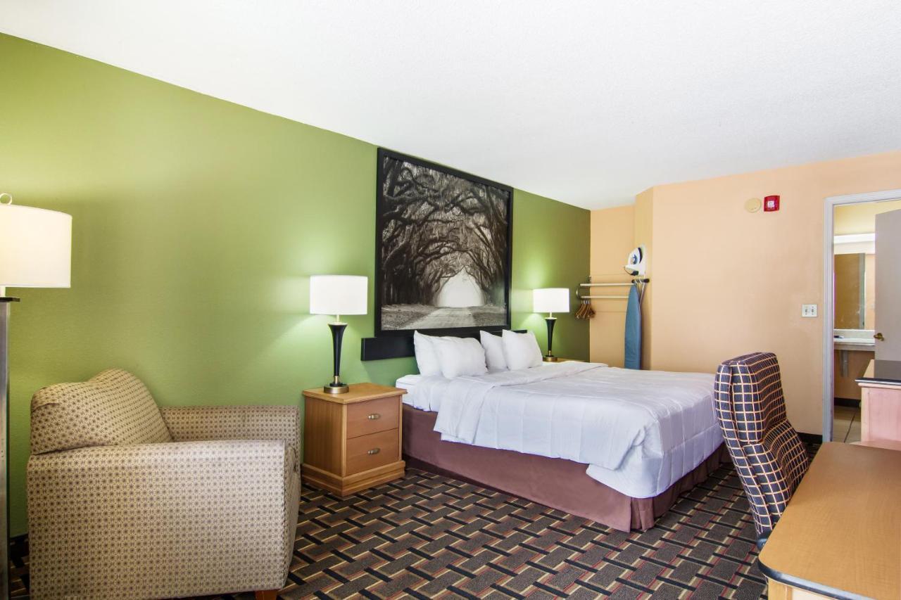 Americas Best Value Inn Дариен Екстериор снимка