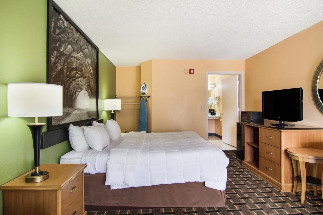 Americas Best Value Inn Дариен Екстериор снимка